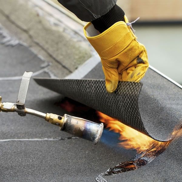 🛢️ قیرگونی چیست؟ راهنمای کامل کاربرد، مزایا و نحوه اجرای قیرگونی