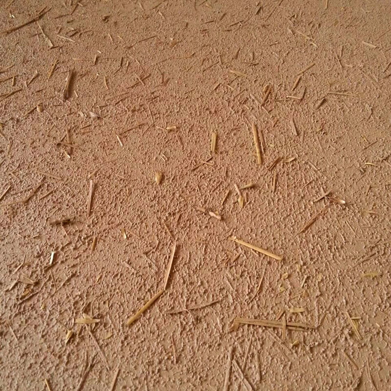 نمونهای از کاهگل در حال خشک شدن بر روی قالبهای سنتی